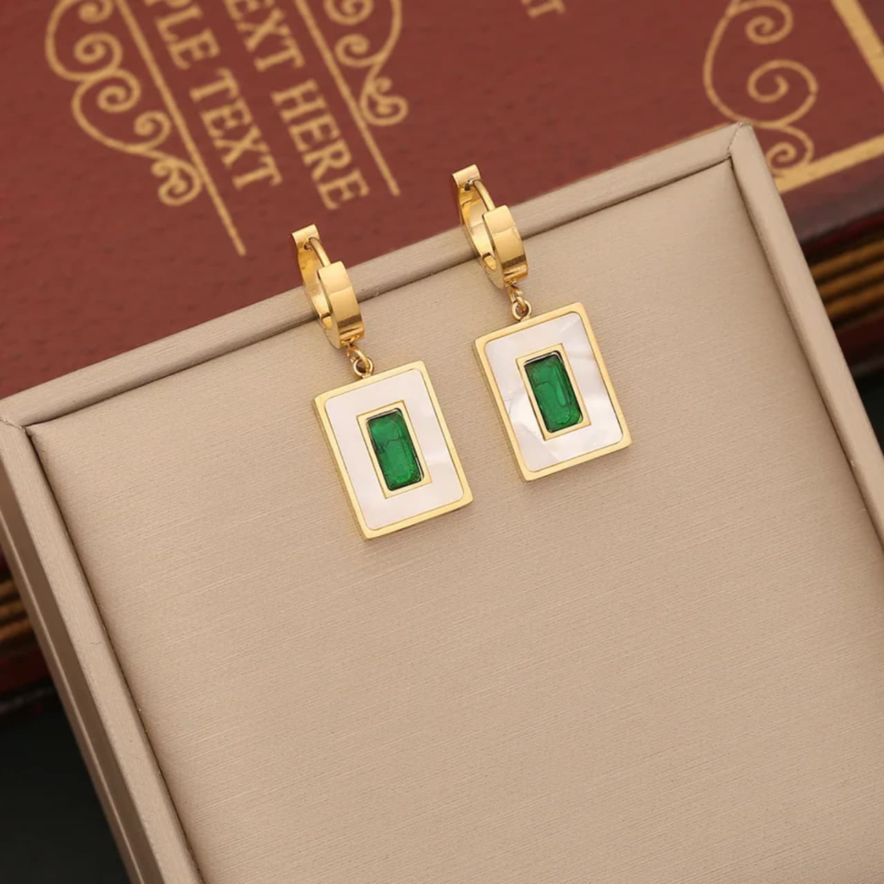 Emerald Earrings Classic