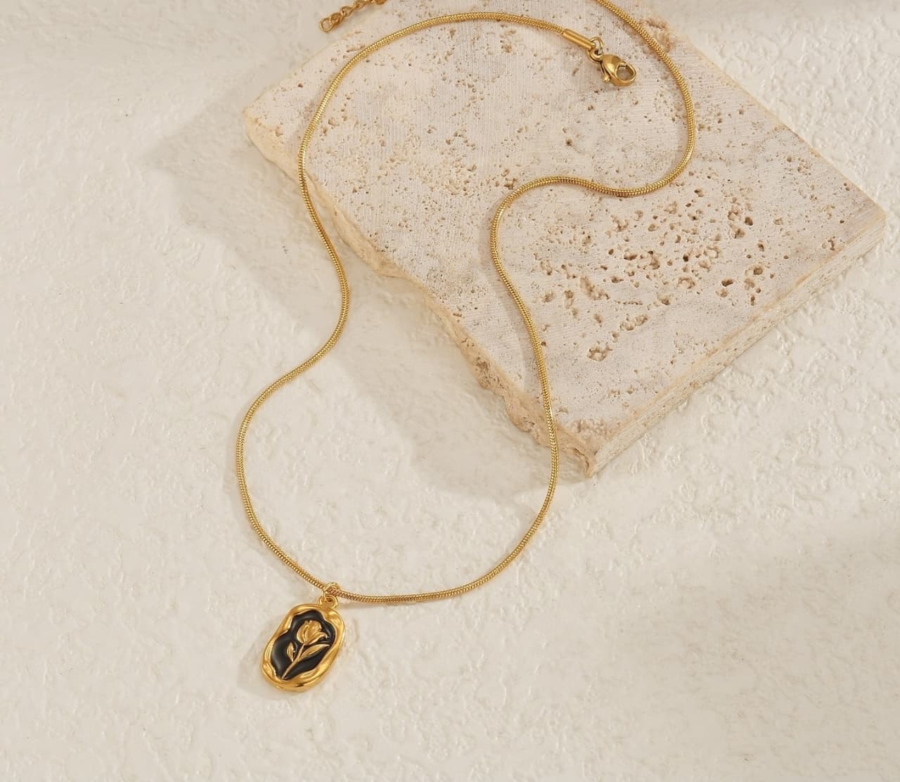 Rose Necklace Black 3